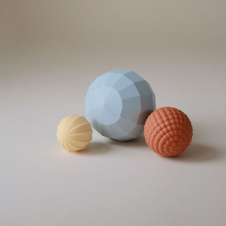 Lot de 3 sphères sensorielles bleu/rouge/jaune