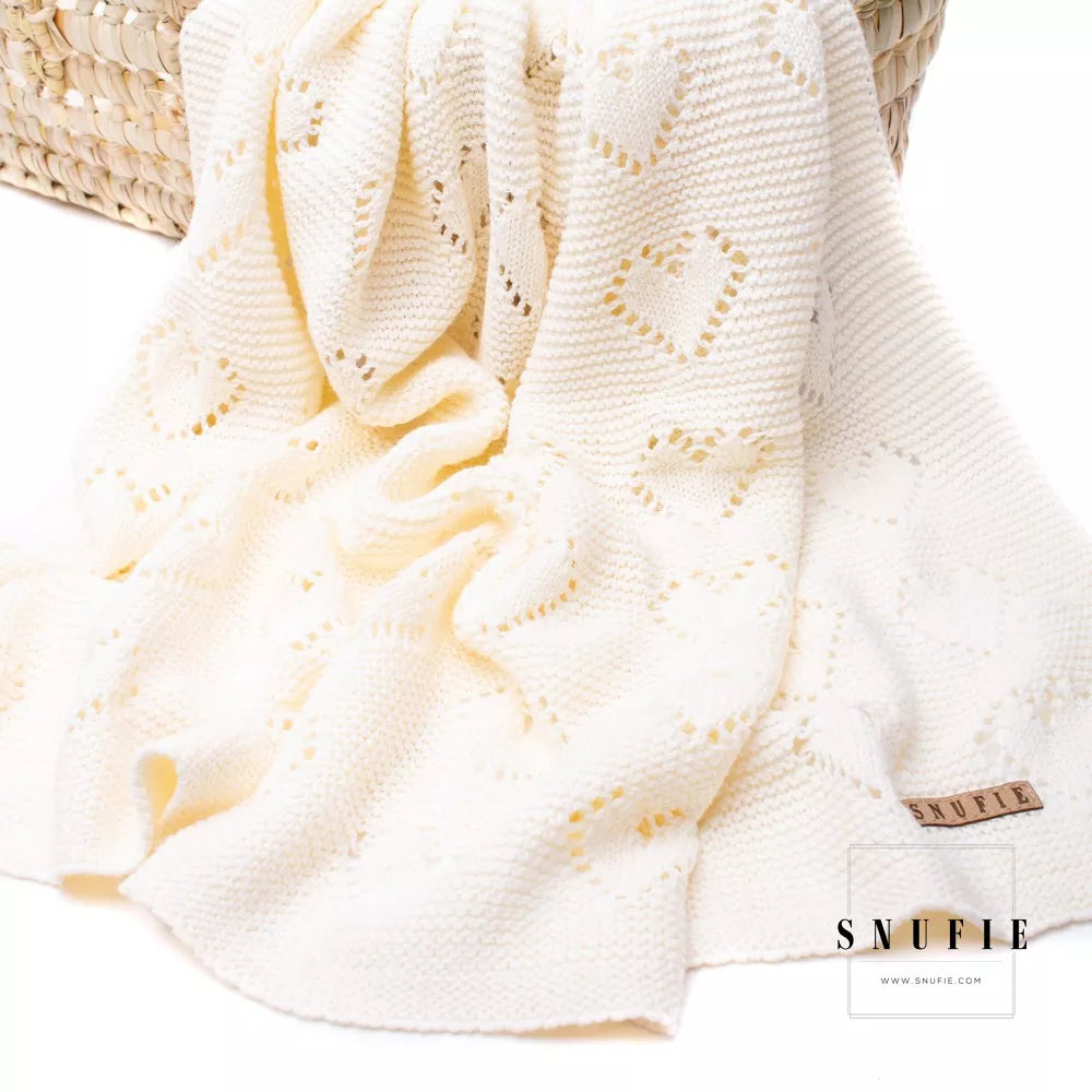 Couverture bébé mi saison tricot coeur blanc