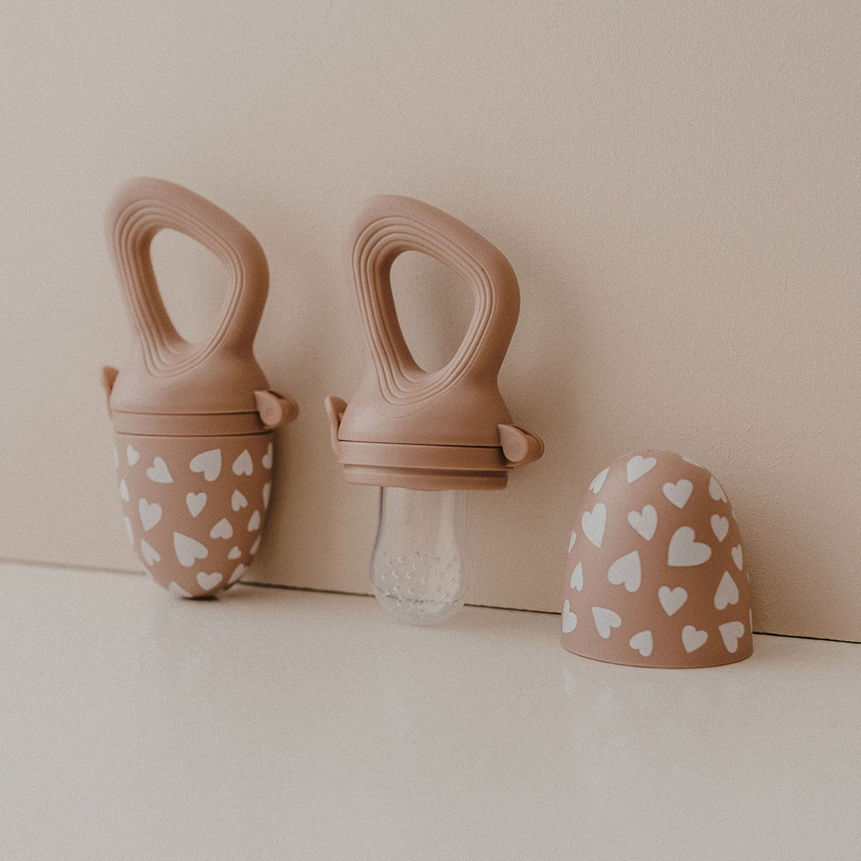 Tétine grignoteuse Fall in Love Taupe