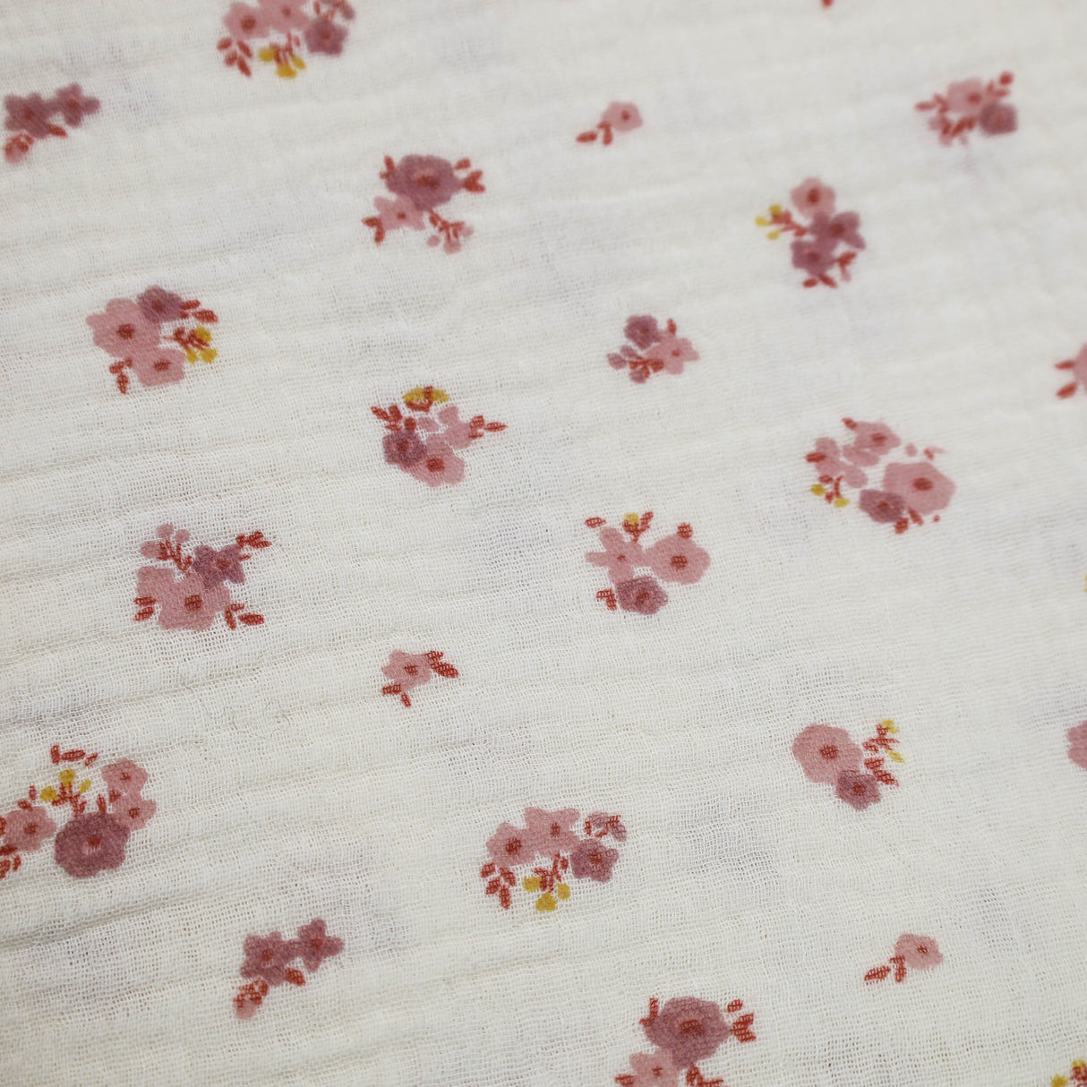 Couverture hiver petites fleurs roses