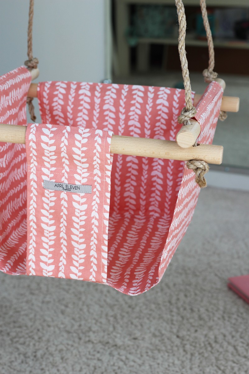 Balançoire intérieure feuilles rose