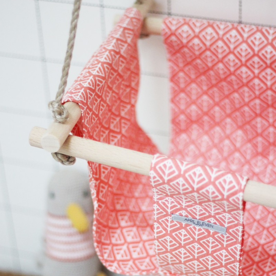 Balançoire intérieure feuilles rose