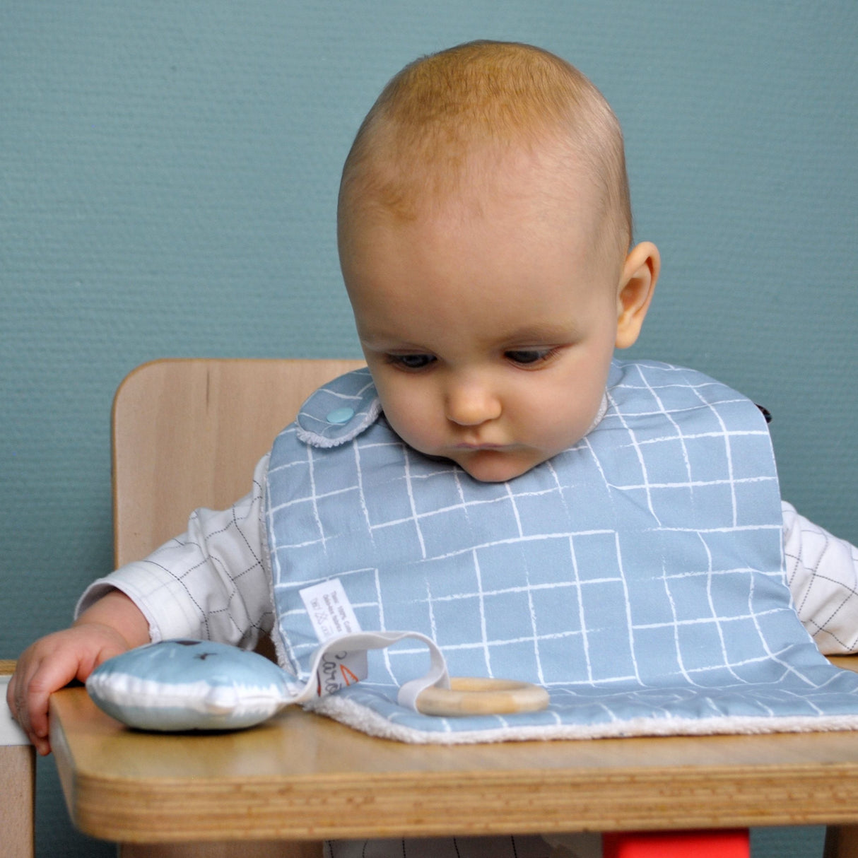 Bavoir carreaux bleus