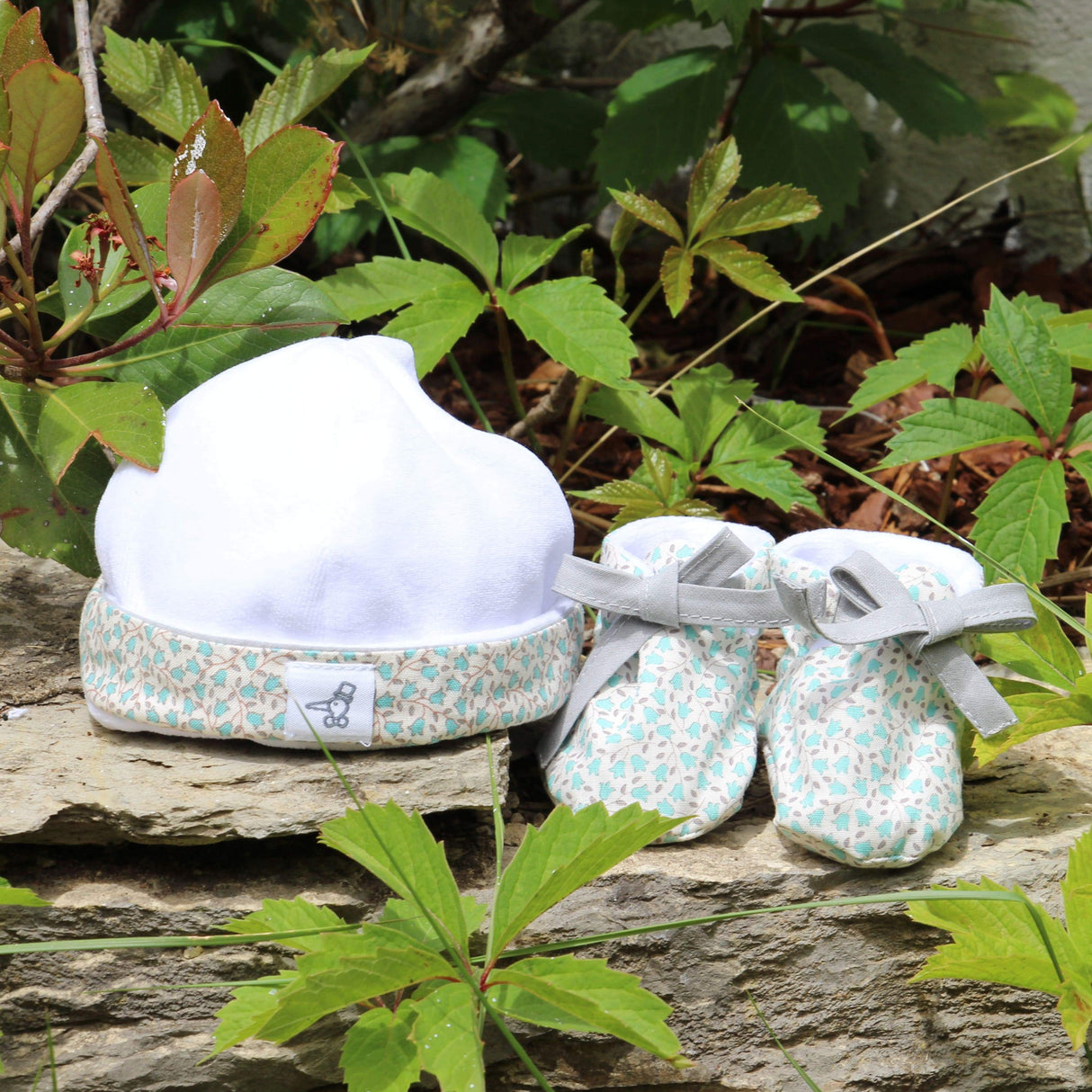 bonnet et chaussons de naissance