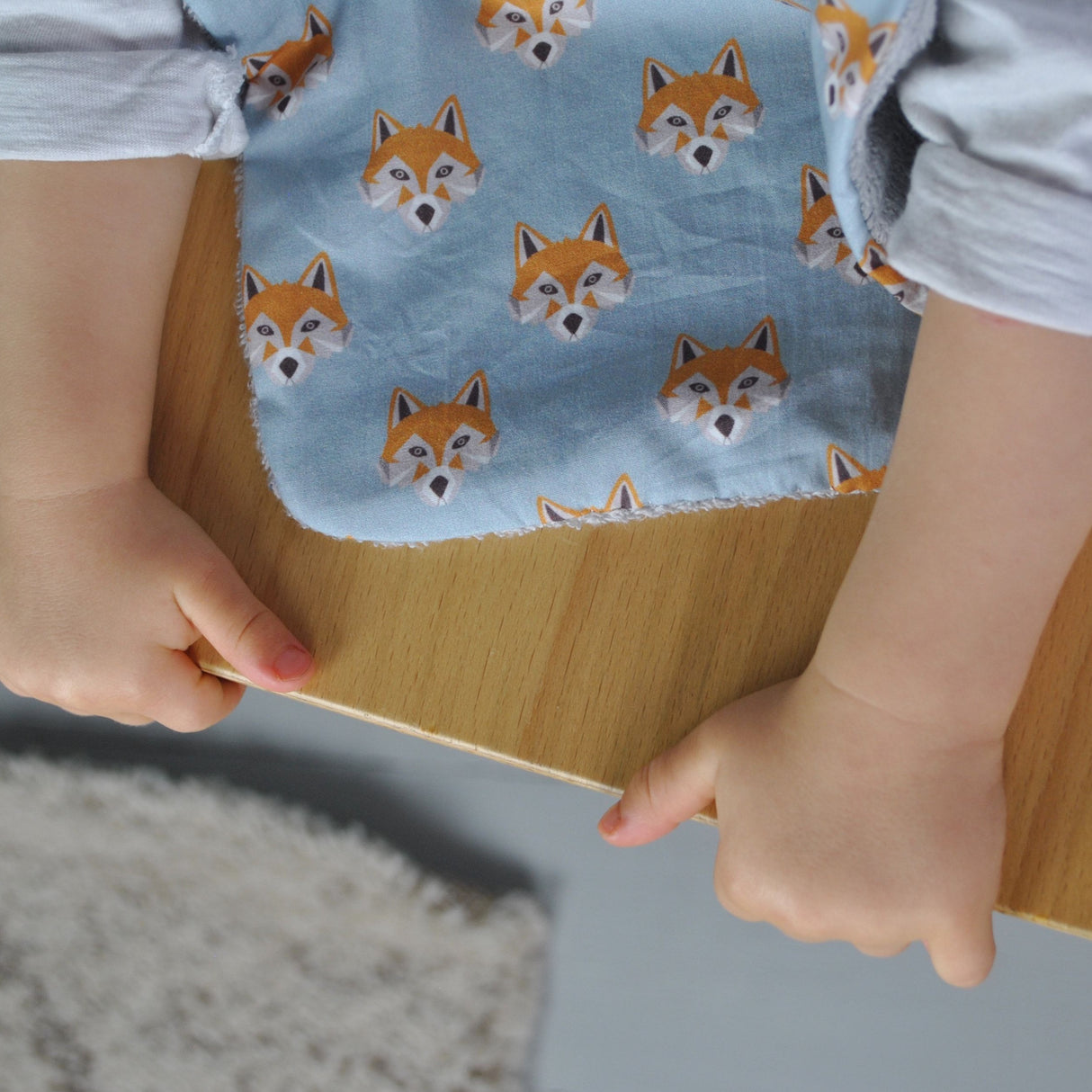 Bavoir renards bleus