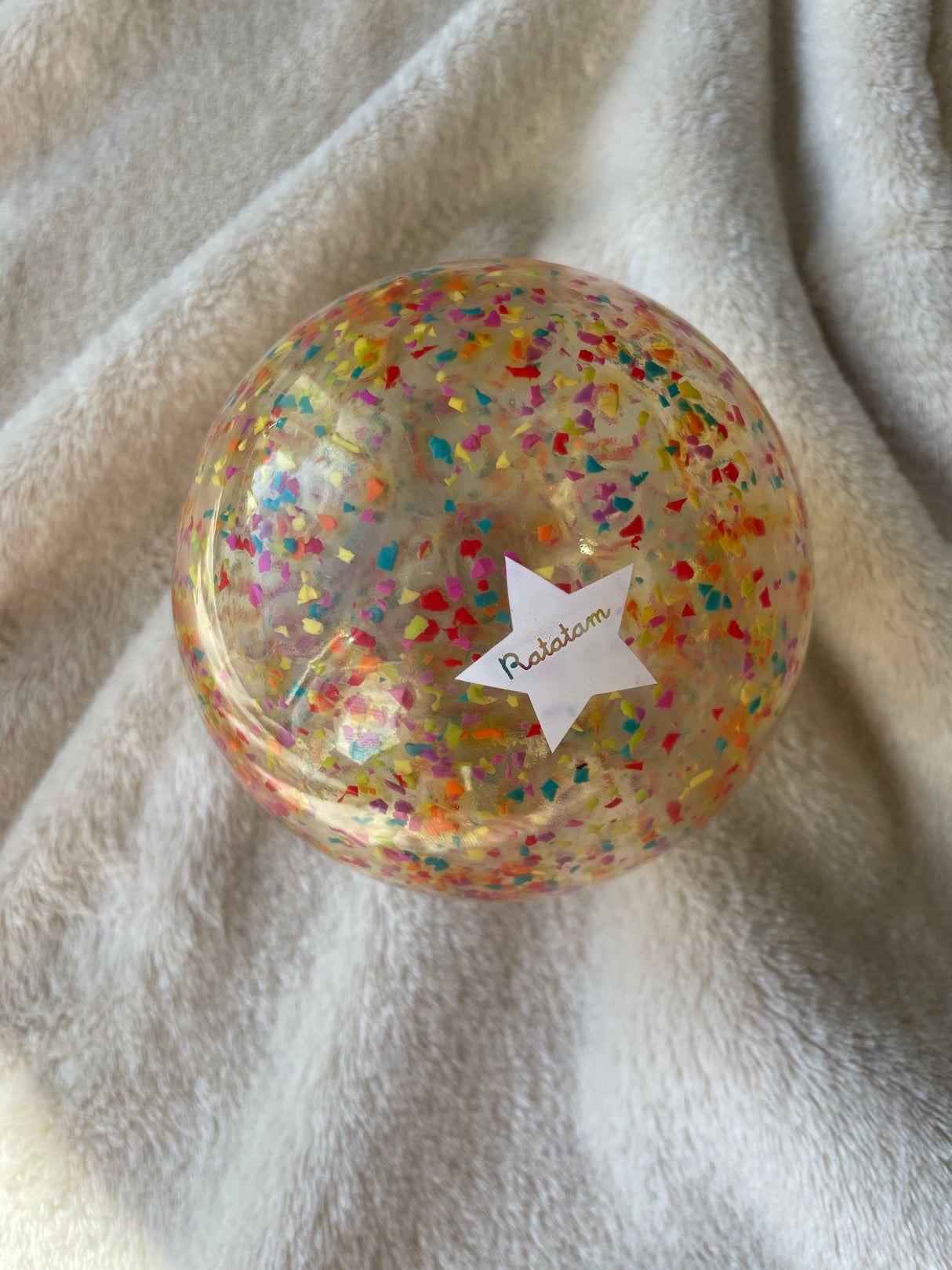 Balle de manipulation confetti multico 10 cm - Ratatam