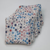 Lingettes lavables fleurs blanches et bleues