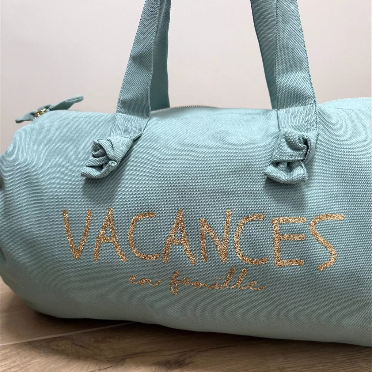 Sac Polochon "Vacances en Famille" Céladon