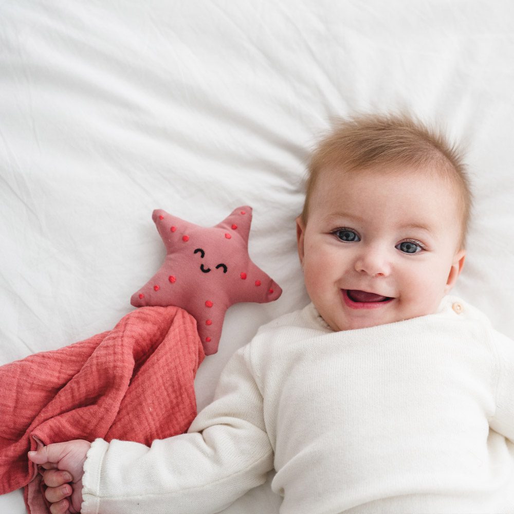 Doudou plat étoile de mer en coton bio