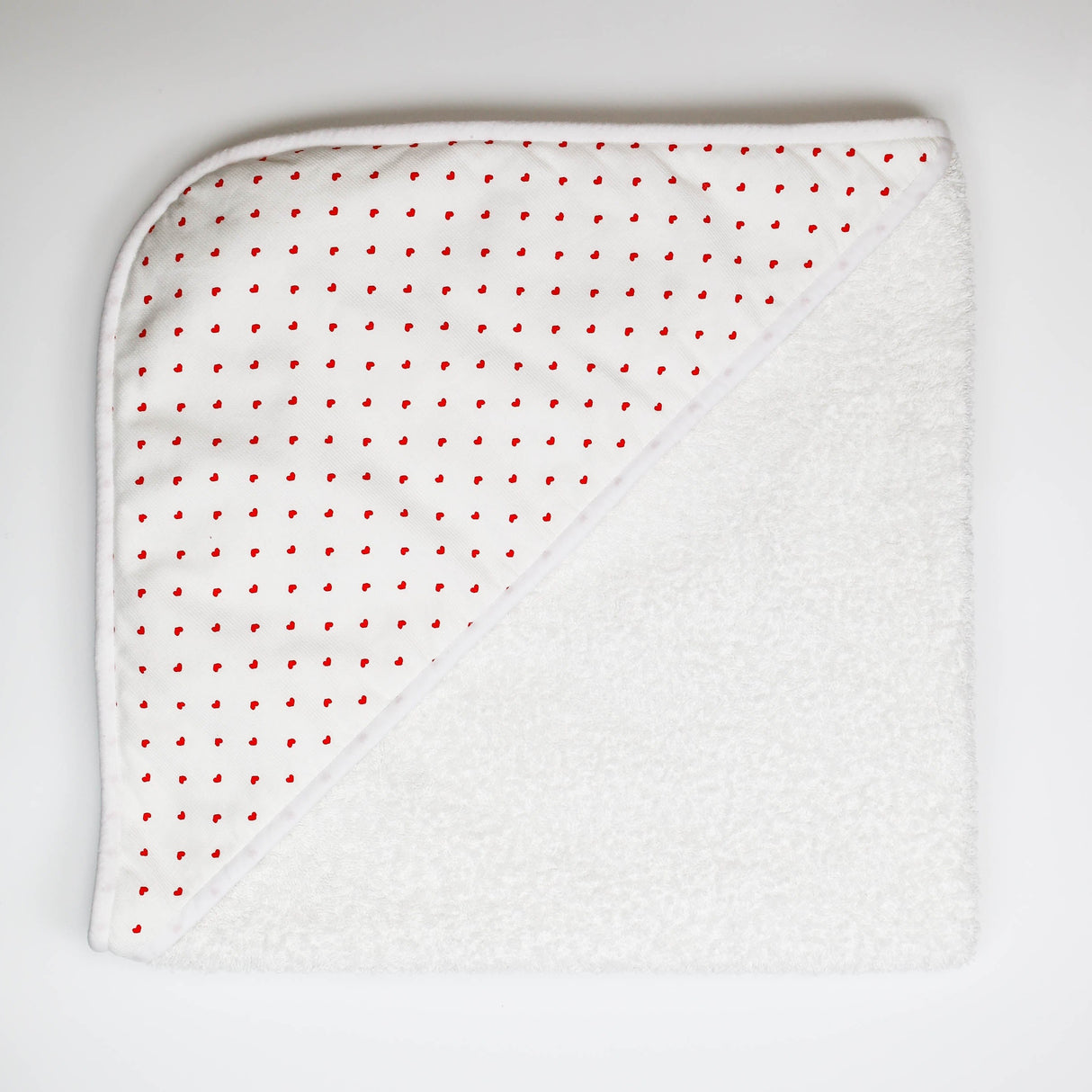 Cape de bain petits coeurs rouge