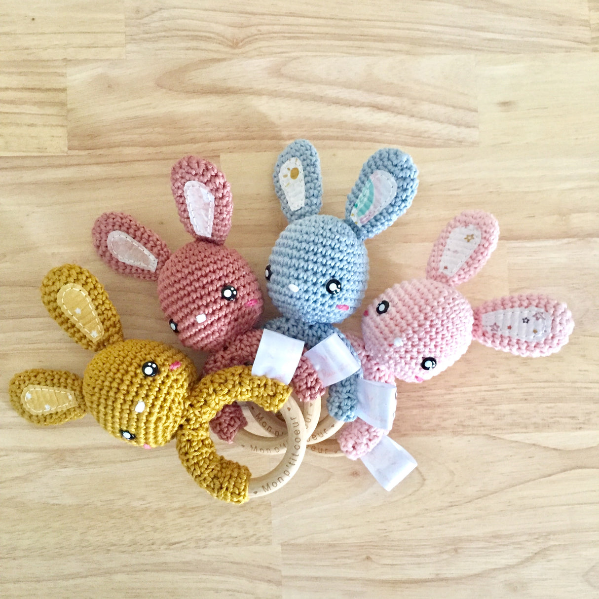 Hochet lapin bleu