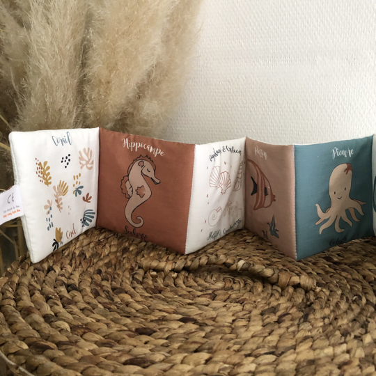 Livre d'éveil animaux de la mer avec "bruitage"